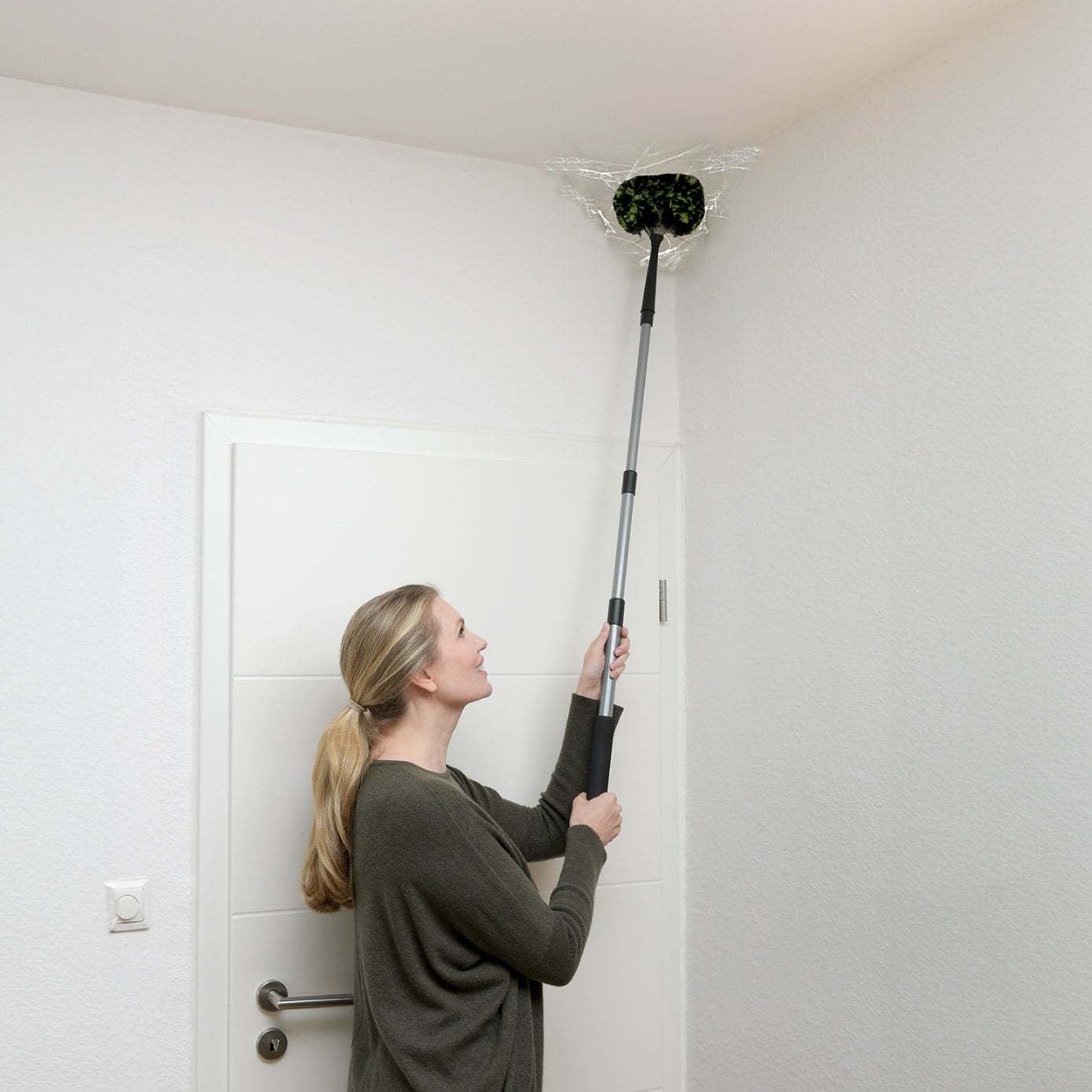 Eck-Staubbürste inkl. Teleskopstiel 3in1 Eck-Staubbürste inkl. Teleskopstiel 3in1