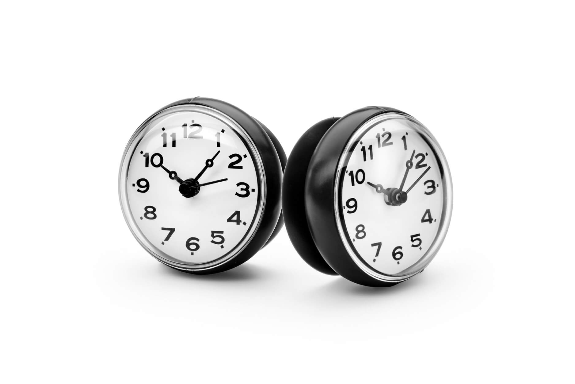 Wanduhr mit Saugnapfhalterung, 2er Set